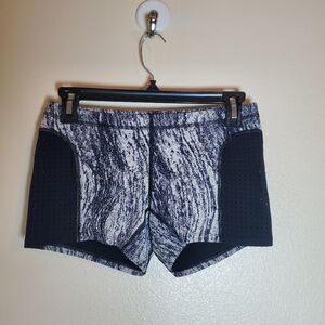 Lululemon Water: Sweat 2 Swim Water Short in the color Texture Twist White Black